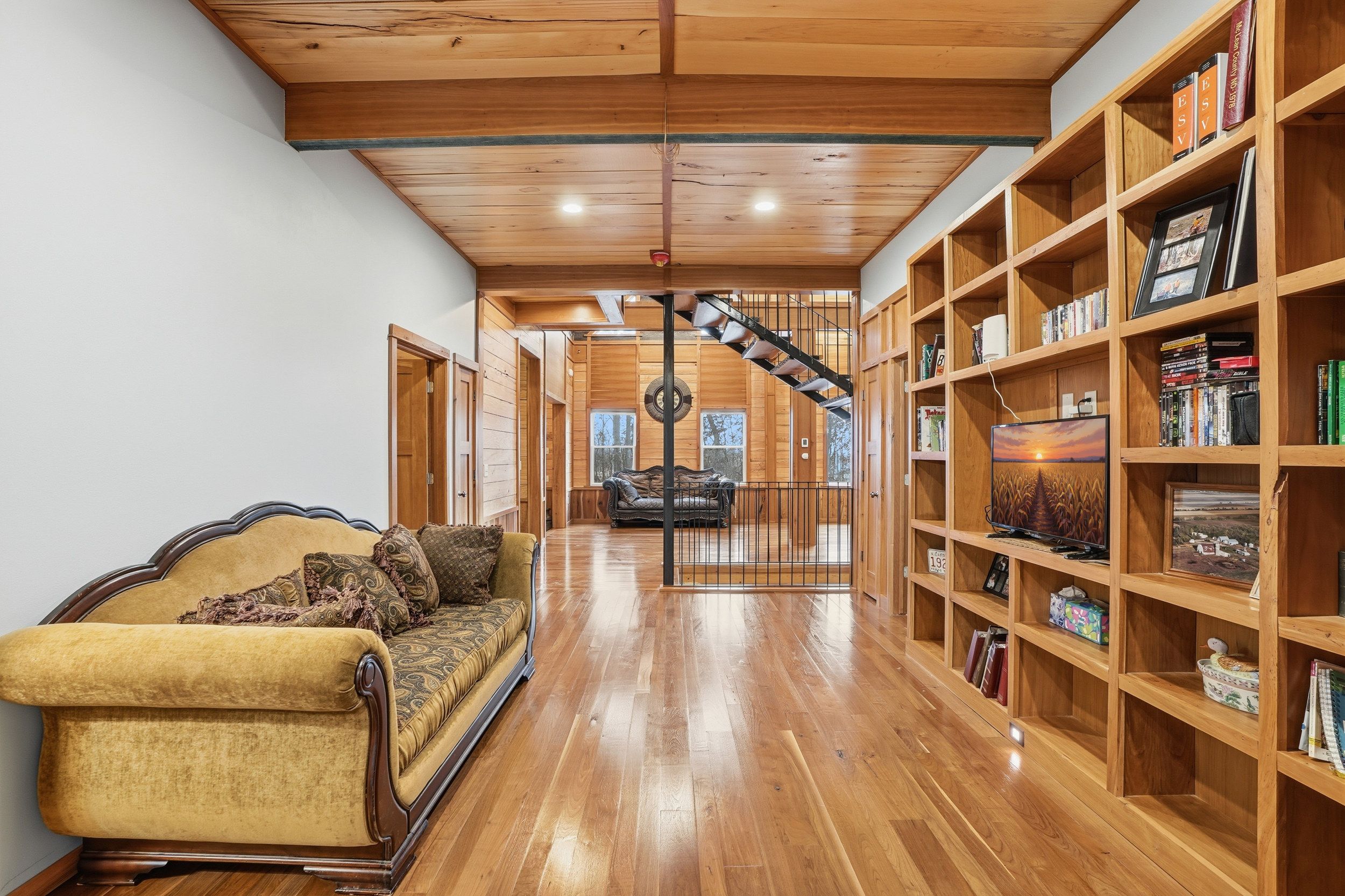 Listing Photo: 3300 Underwood Ave 0033-